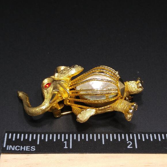 Vintage 1960s Elephant Brooch, Up Turned Trunk, Caged Rivoli Crystal Belly - Picture 6 of 10